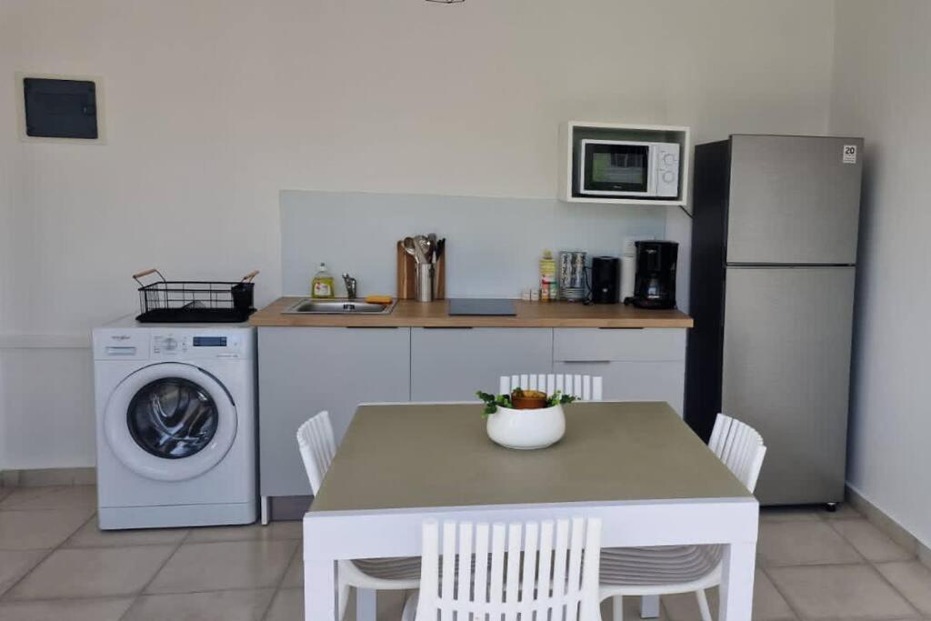 Joli T2 En Bas De Villa Vue Jardin Et Mer Vieux-Habitants Exteriér fotografie